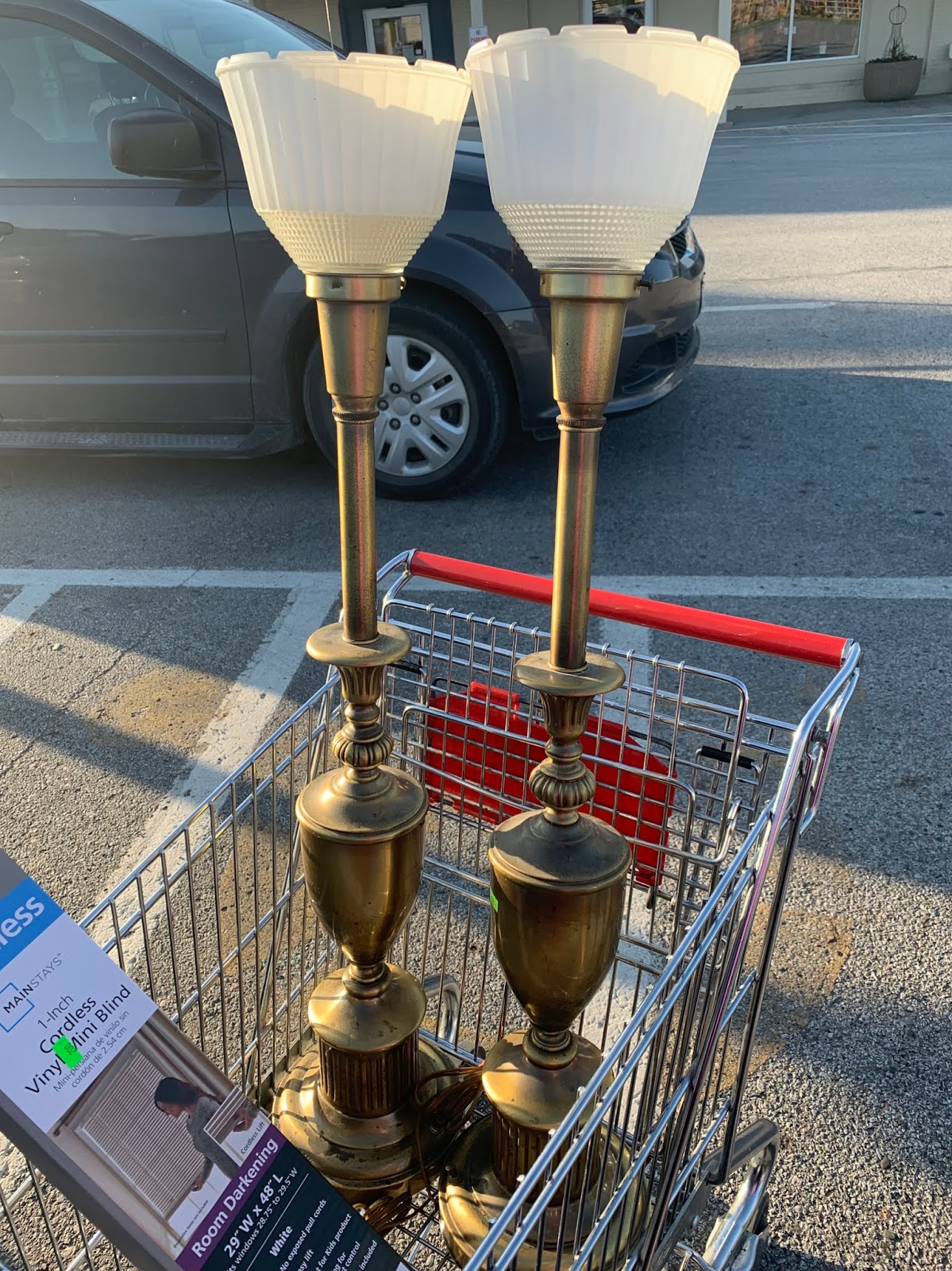 LilacsNDreams Repurposed Vintage Lamps Into Solar Lights Yard Decor