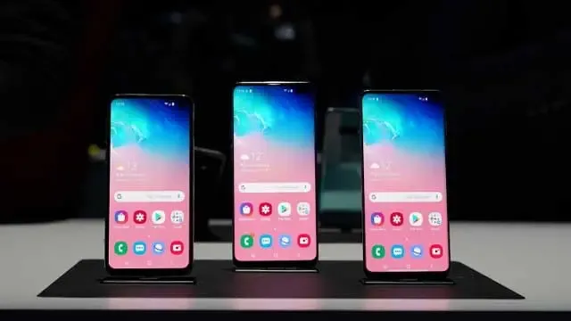 تقوم Samsung بتحديث خط Galaxy S10 مع إدخال تحسينات على Wireless PowerShare