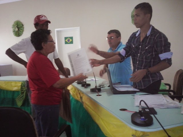 ENTREGA DE TITULOS PARA AGRICULTORES DO MUNICIPIO DE HELIÓPOLIS-BA