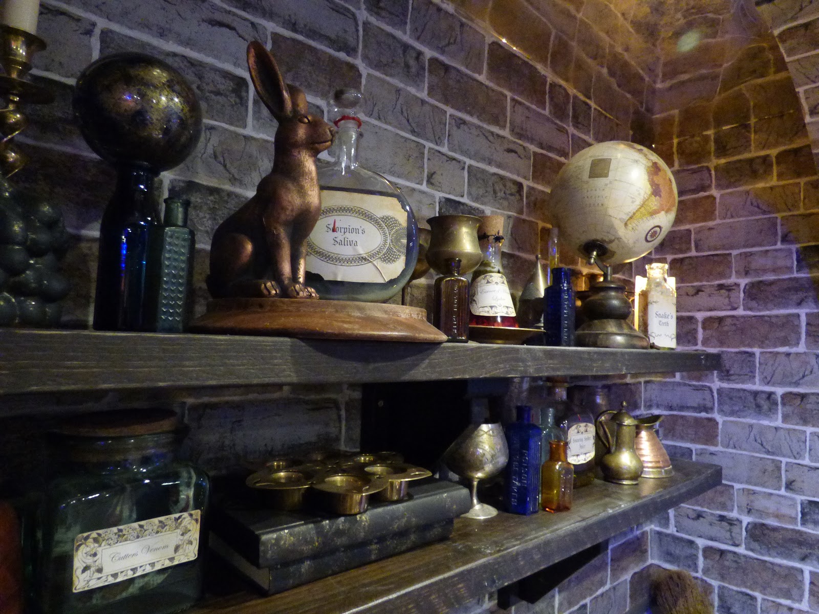 Scribbling Lau Cutter & Squidge's wizardthemed potion afternoon tea