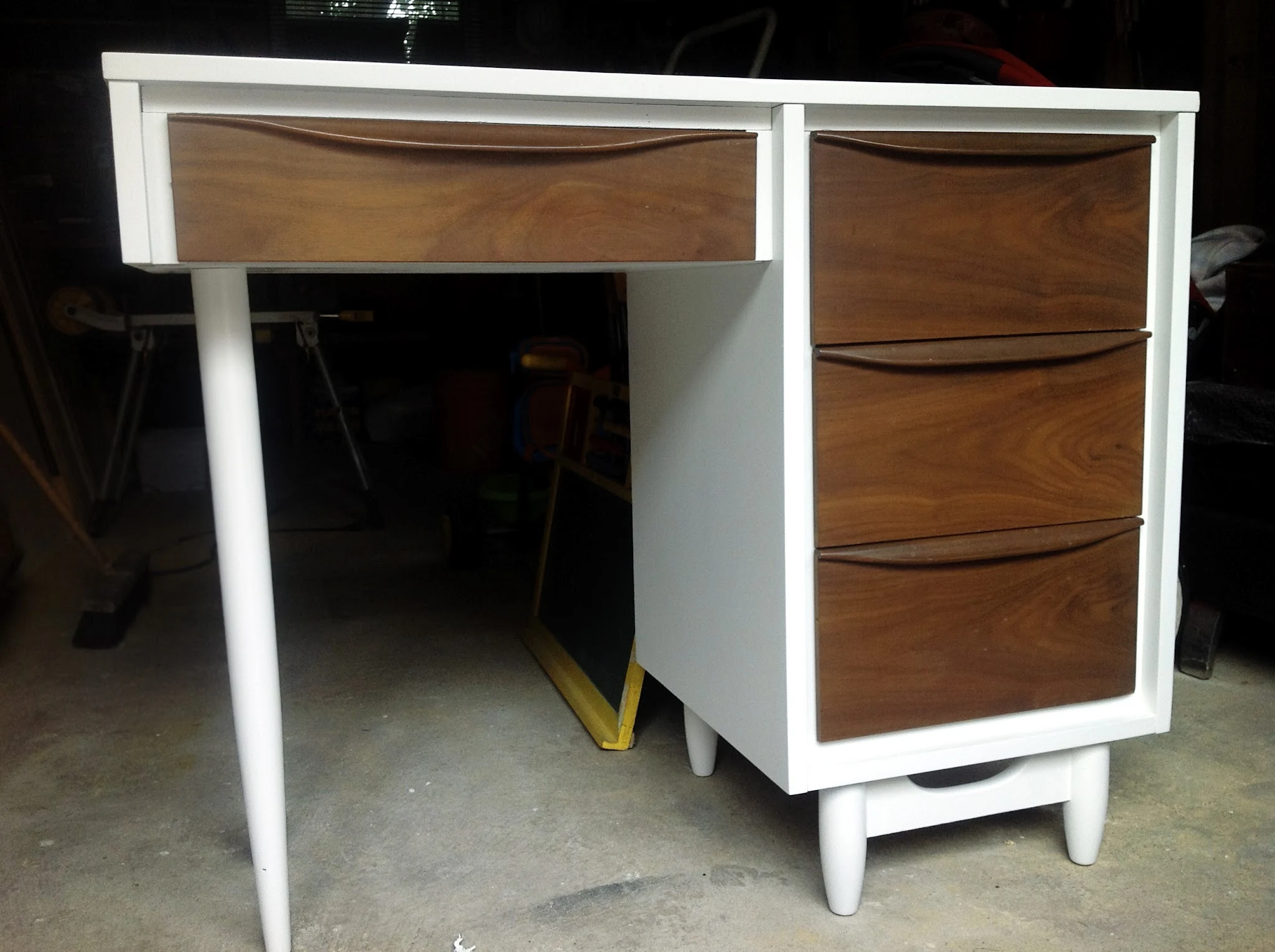 vintage desk makeover, two tone desk makeover, painted desk makeover