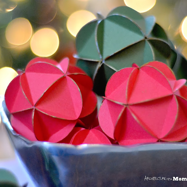 Christmas Craft perfect for you Christmas decorating ideas. Make your own decorative gilded balls out of paper. Tutorial. #Christmas #Crafts #Decorating #Ideas