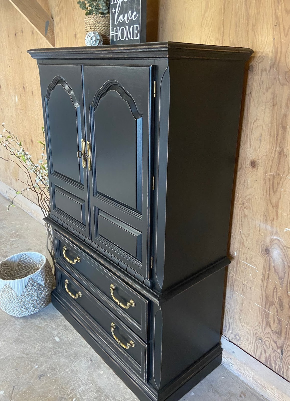 Better Than New Looking Fancy Dresser