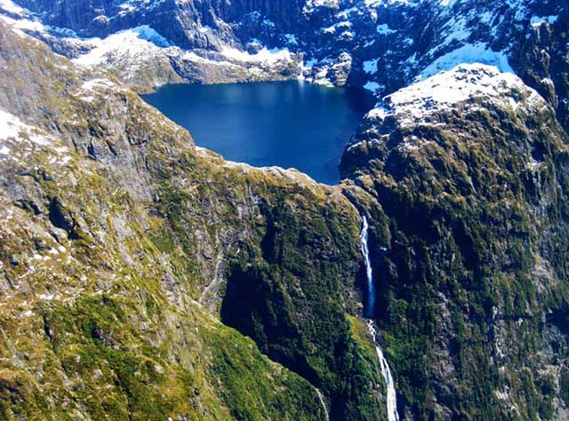 Daftar gunung tertinggi di Indonesia