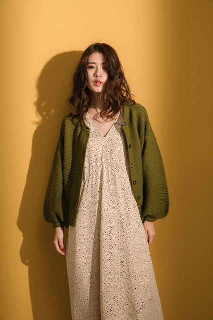 雨點飛飛V領米色前短後長洋裝