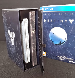 Zawartość limitki Destiny - tu jeszcze uszkodzone pudełko.