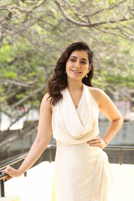Raashi Khanna New Stills at World Famous Lover Movie Interview