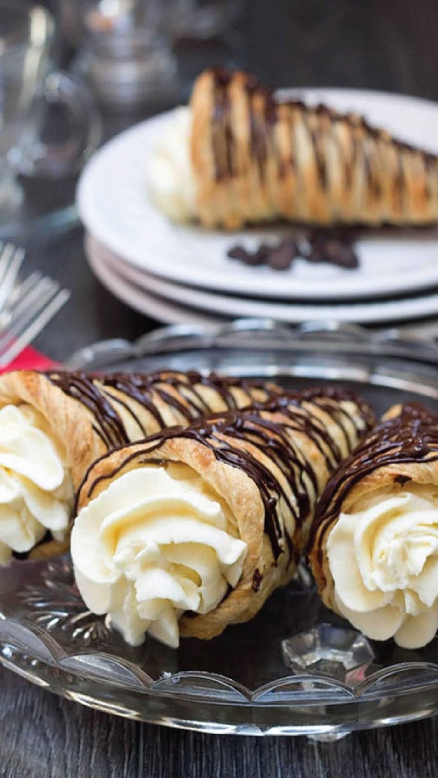 DÁRK CHOCOLÁTE CREÁM HORNS Recipe Spesial Food