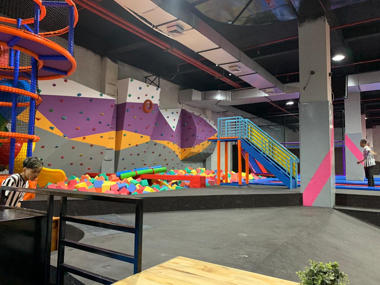 BOULDER TRAMPOLINE OFFICIAL Trampolin Park