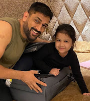 dhoni with his daughter