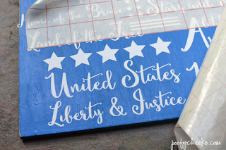 http://www.poofycheeks.com/2015/06/diy-fourth-of-july-sign-wood-and-vinyl.html