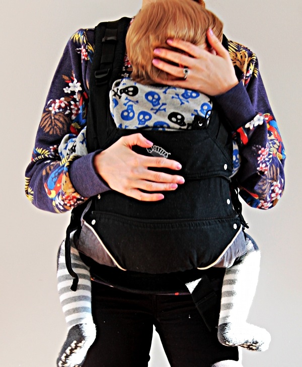 hellon traveling with bebe manduca baby carrier