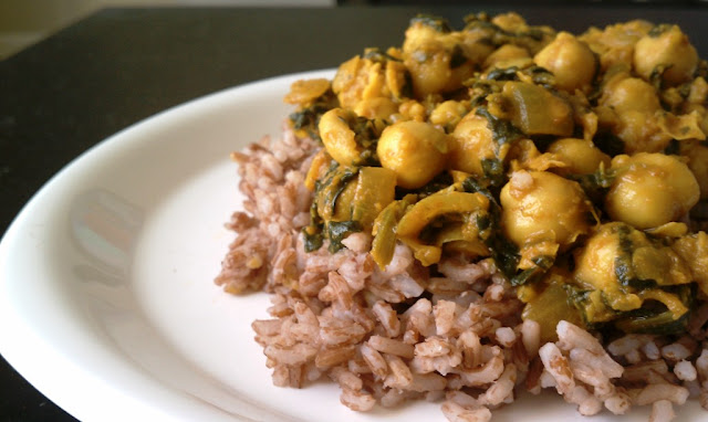 Rachel's Veggie Bite: Indian Spiced Chickpeas with Spinach