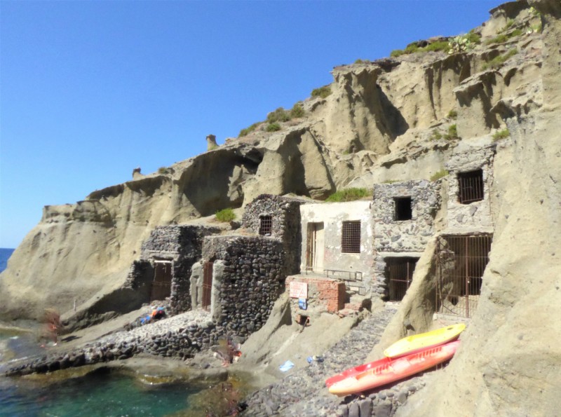 Cosa vedere nell'isola di Salina spiagge ed escursioni Girovagando con Stefania Cosa vedere nell'isola di Salina spiagge ed escursioni Girovagando con Stefania