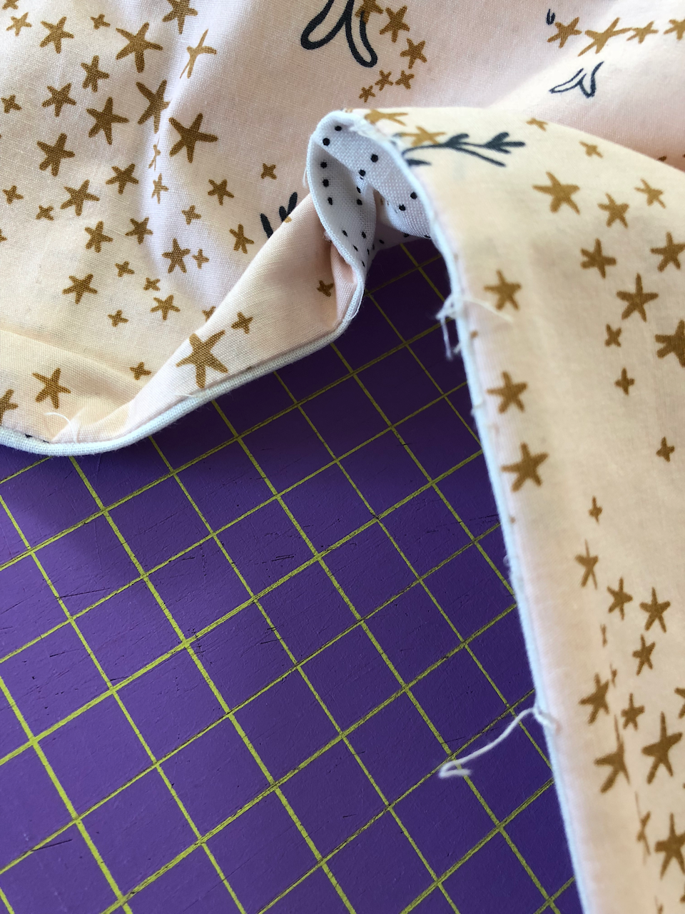 she can quilt Holiday Pillowcase Tutorial Three Styles A FAL Tutorial