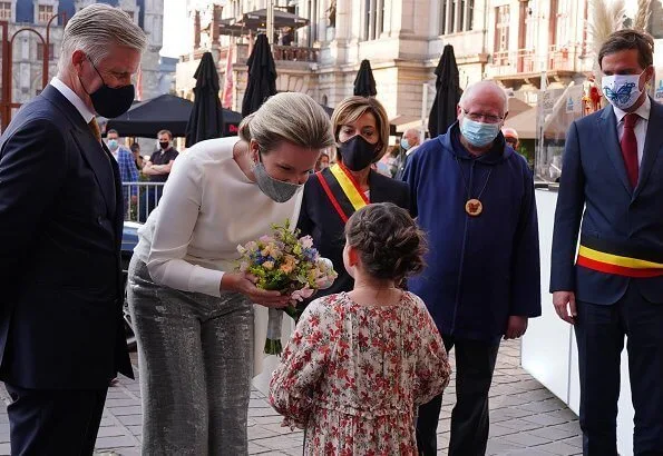 Queen Mathilde wore a new sequined Prince of Wales checked wool straight-leg pants, and white cashmere round neck sweater. Collegium Vocale Gent