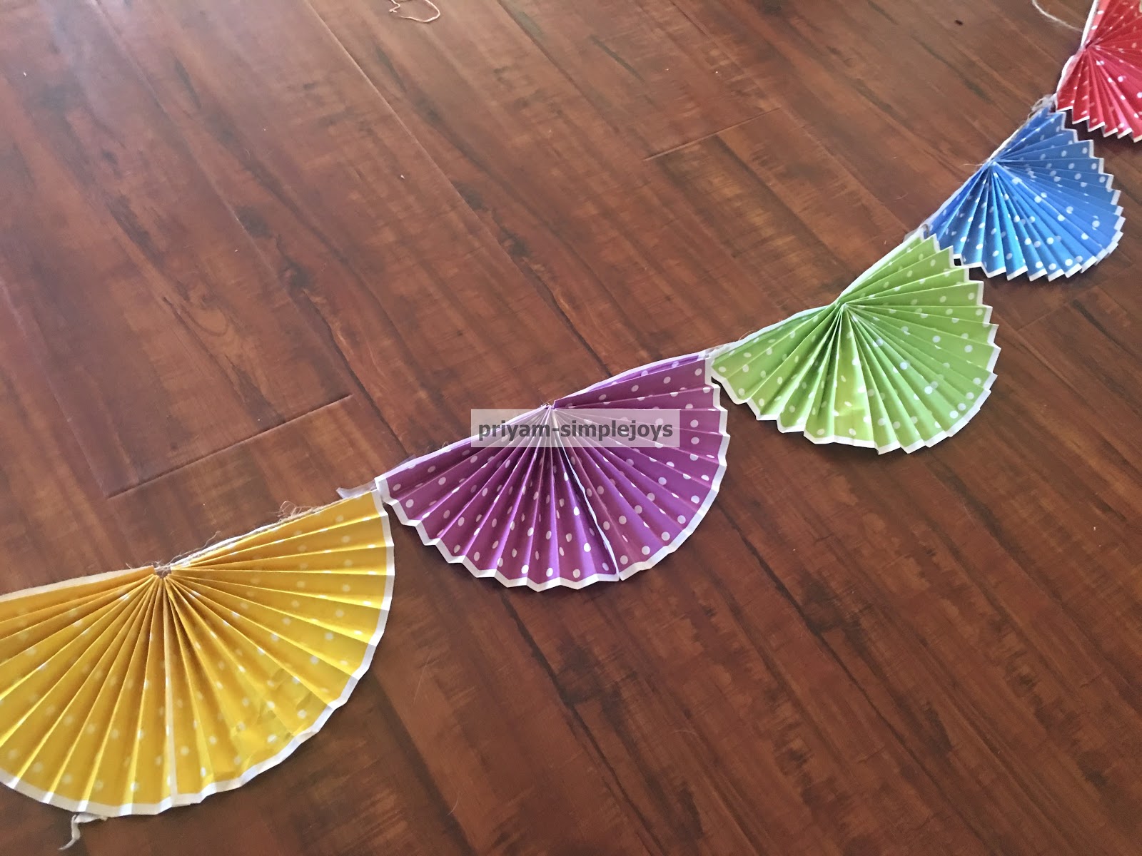 SimpleJoys Accordion Paper Garland