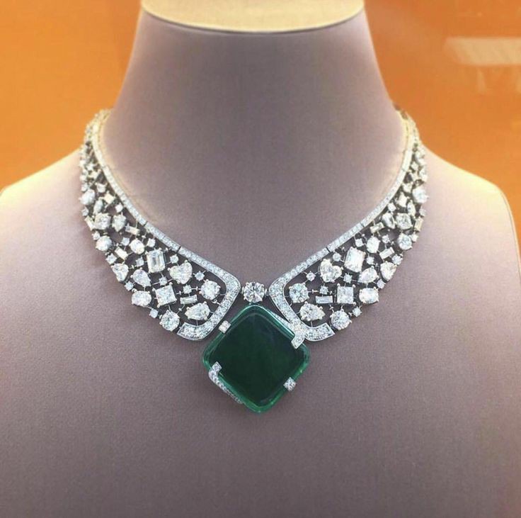 Emerald diamond choker necklace