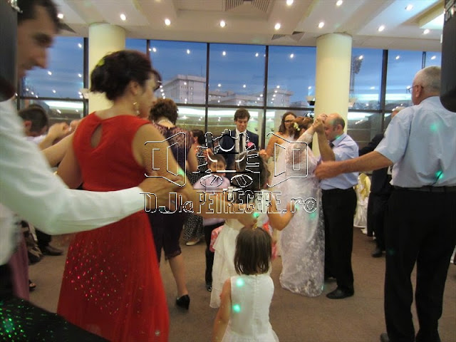 Petrecere de nunta - Arenele BNR 2013 - DJlaPetrecere.ro Petrecere de nunta - Arenele BNR 2013 - DJlaPetrecere.ro