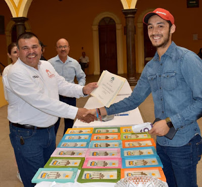 Premia alcalde Víctor Balderrama a los ganadores absolutos de la carrera “Álamos- la Aduana Trail 2020”