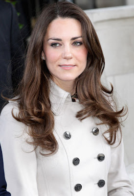 Vogue editor urges Kate to pick McQueen dress