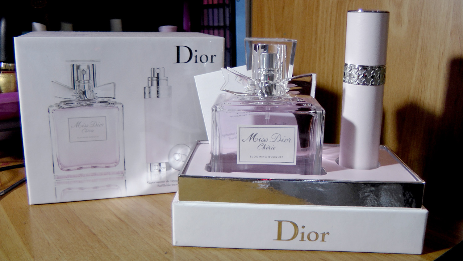 Купить диор блуминг букет. Miss Dior Blooming Bouquet Travel Spray. Dior Miss Dior Cherie 5 ml Eau de Parfum. Dior Miss Dior Blooming Bouquet 5 ml. Miss Dior Cherie EDT 2007.