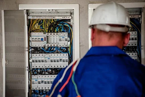grabadora Inapropiado Artefacto EMPLEO Y FORMACIÓN PROVINCIA DE CÁDIZ: Oferta de empleo: Ayudante  Electricista (Cádiz)