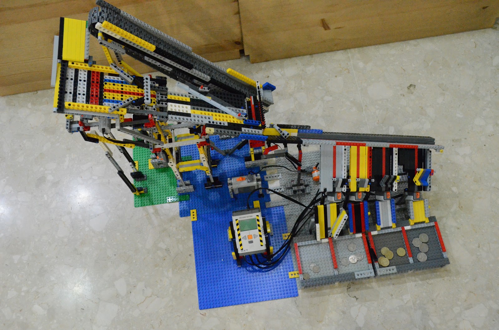 Exorus' Lego and Robotics: Project November: Lego Automatic Coin Counter