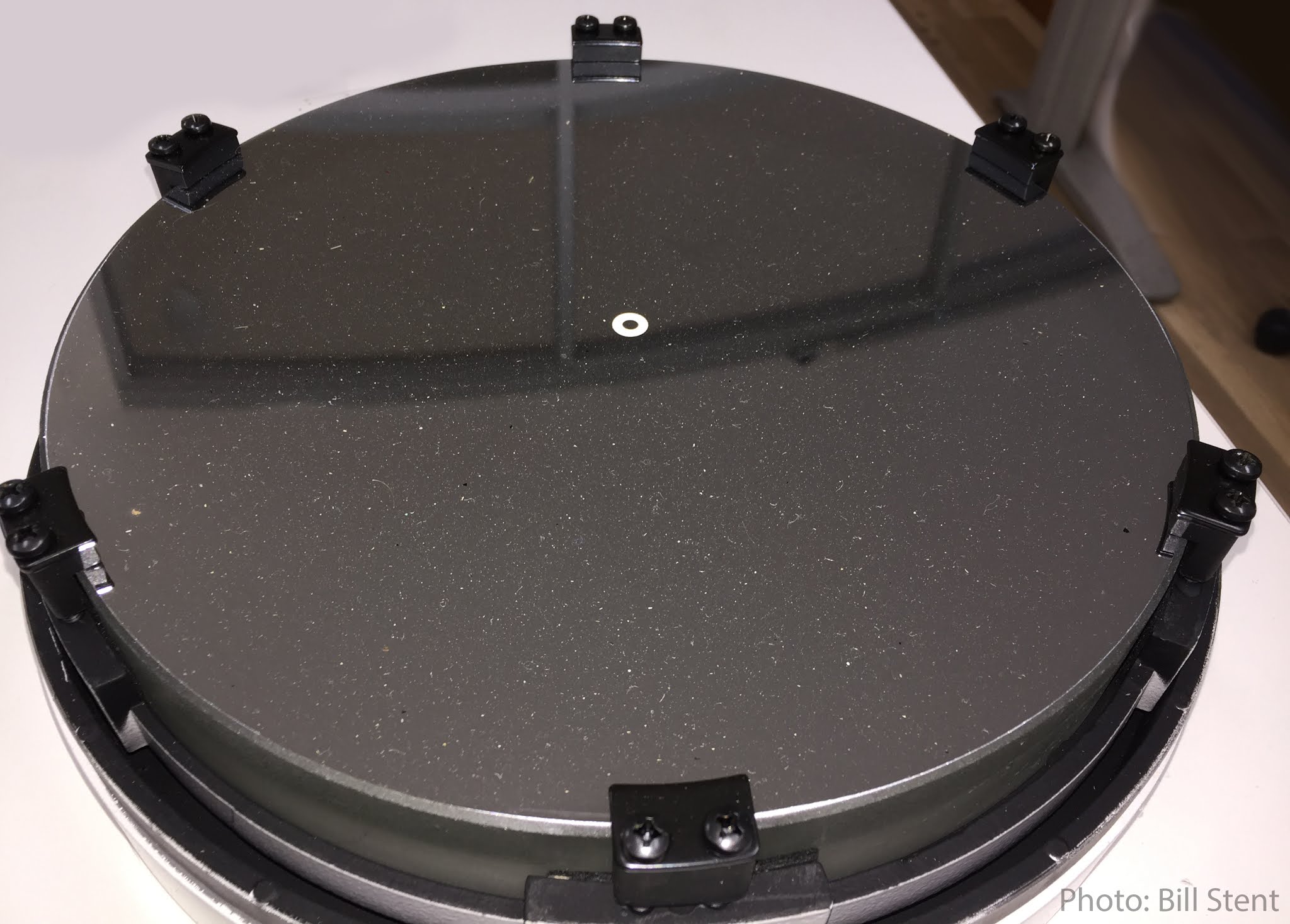 How to clean a reflector's mirror