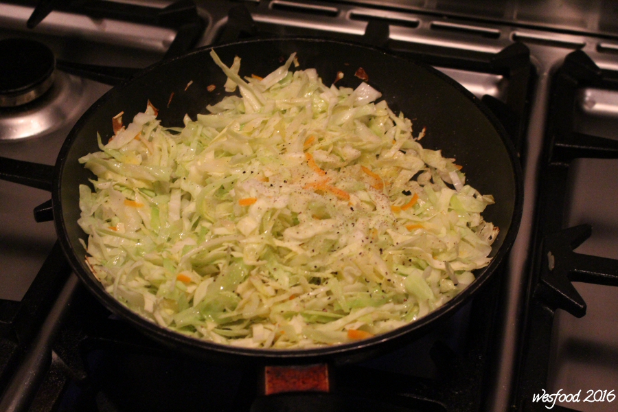 WesFood - Herr Westerhausen kocht ...: Gedünsteter Spitzkohl als ...