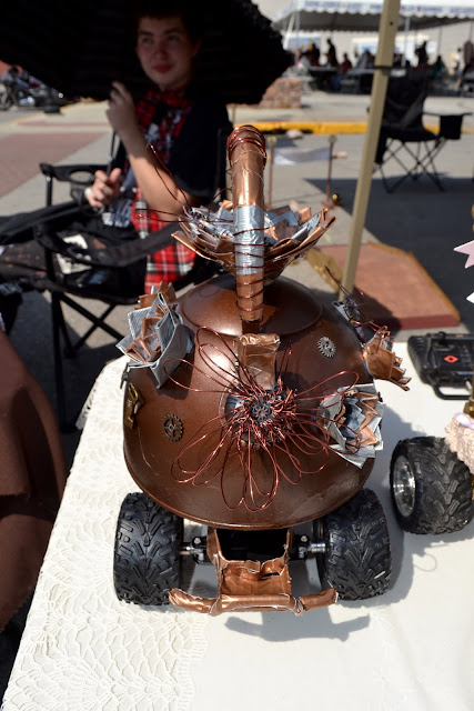 Over the Crescent Moon: Featured Teapot Racer: Gerard the Garden Butler