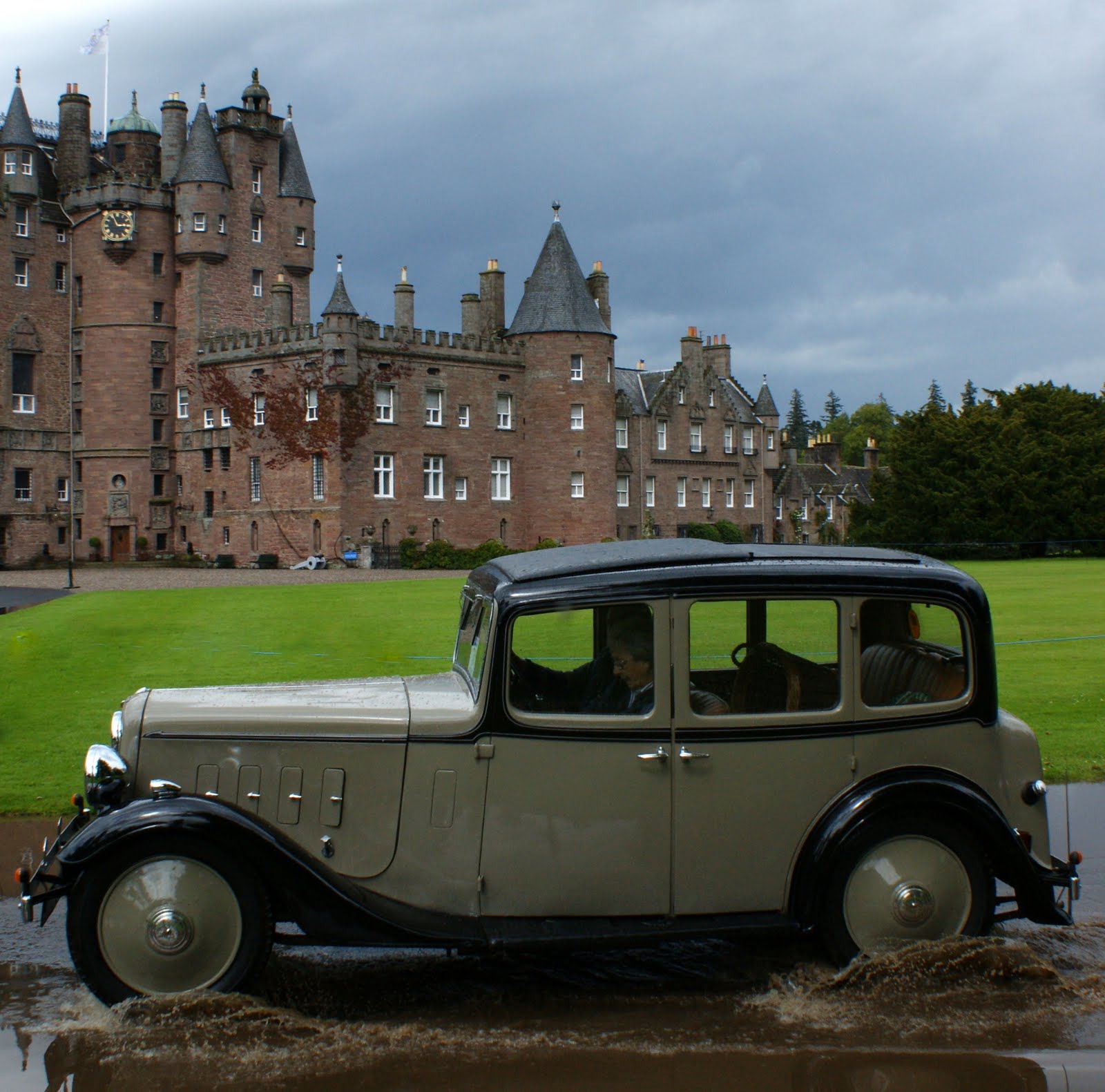 Tour Scotland Tour Scotland Photographs Vintage Cars Glamis Castle