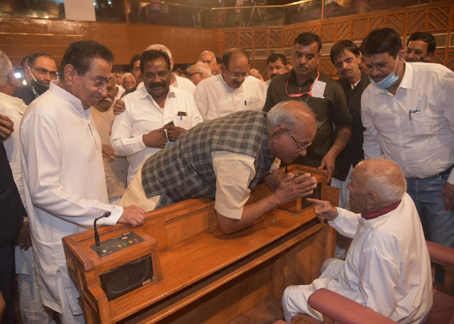 आज की राजनीति में करवाहट को दूर करने की जरूरत