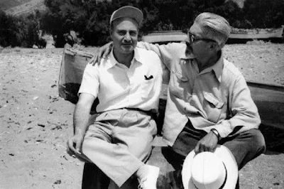 Ο Οδυσσέας Ελύτης και ο Ανδρέας Εμπειρίκος, στην Άνδρο το 1955