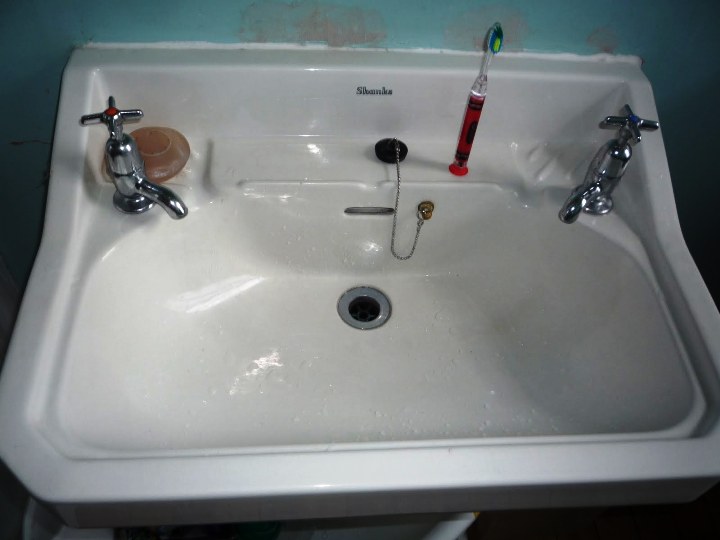 The British Faucet Conundrum