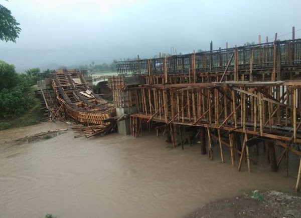 Anggarannya Hampir Rp2 M, Konstruksi Jembatan di Barru Malah Hanyut Diterjang Arus Sungai