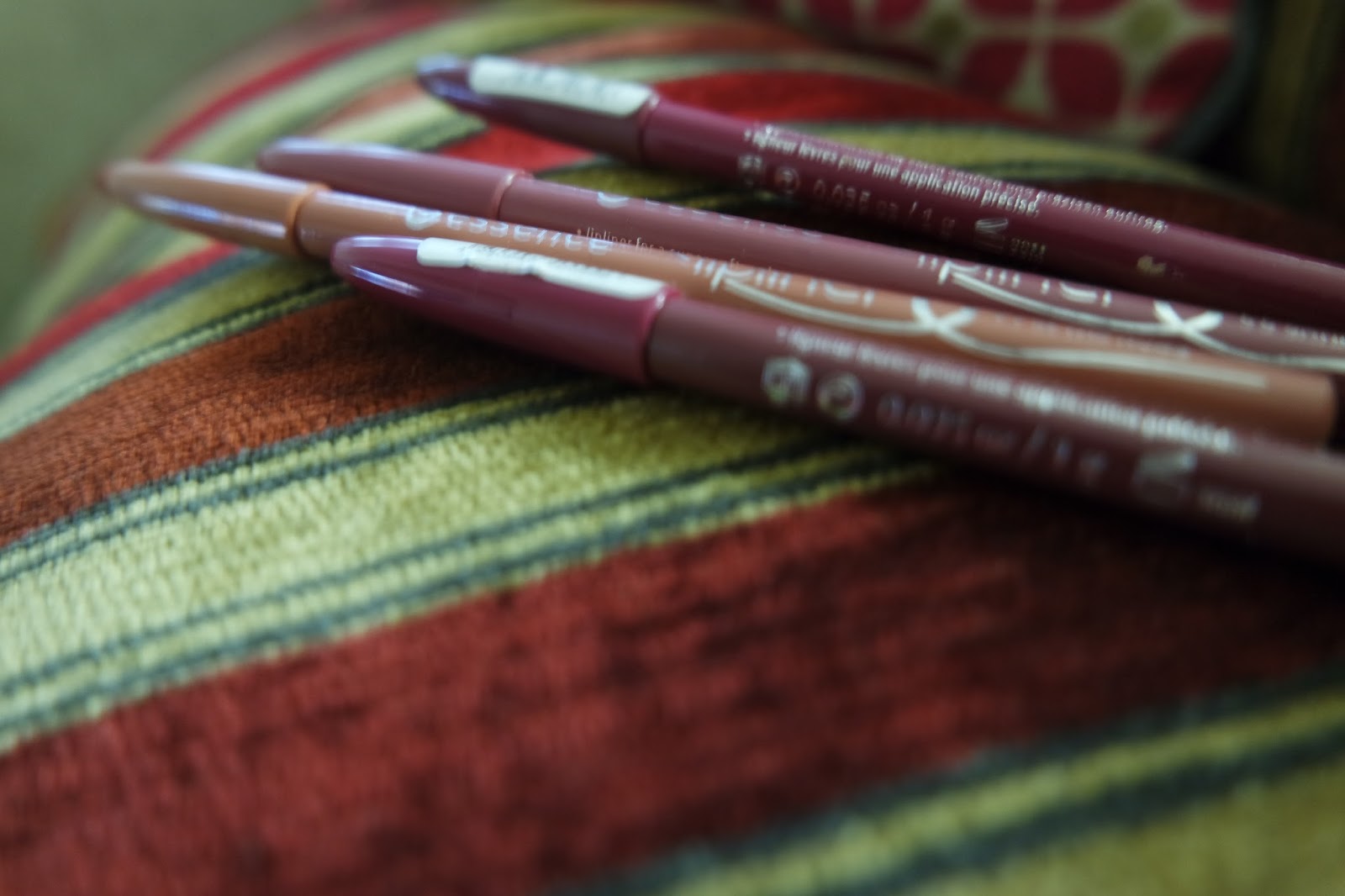 Lou's Beauty Spot Essence Lip Liners Review & Swatches