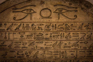 Alien image in pyramid Pyramid facts in hindi, Pyramids of giza in hindi
