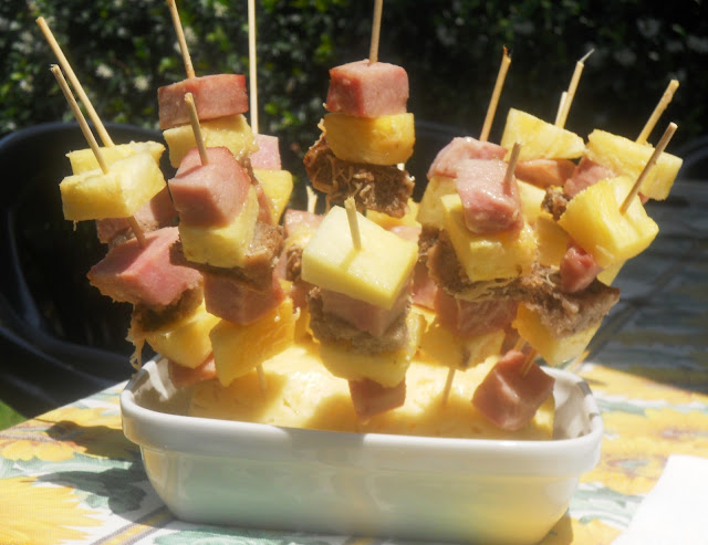 spiedini di ananas e prosciutto cotto