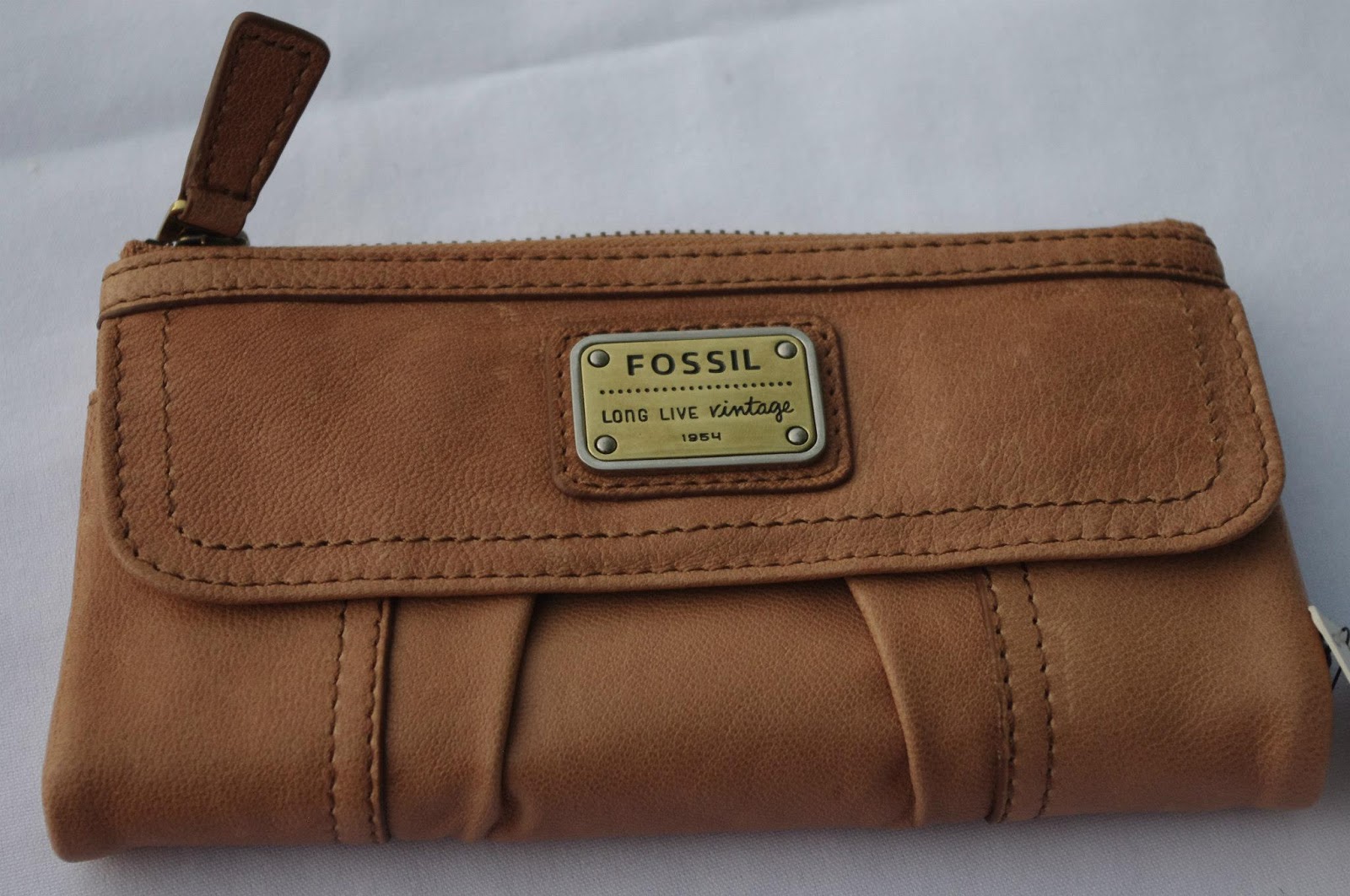 BRANDED ITEM FOR LESS: New Fossil Wallet for Women