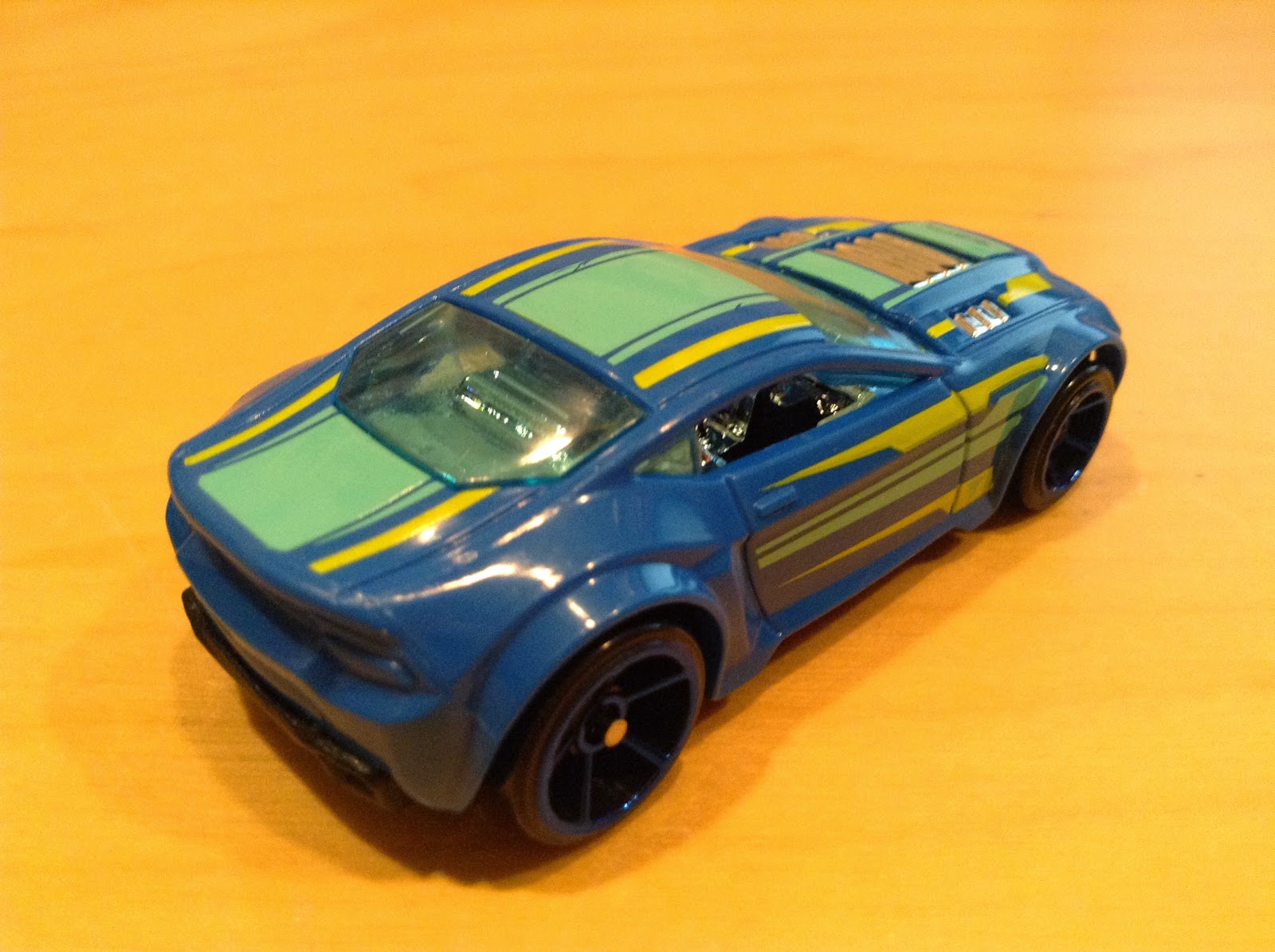 Hot Wheels 2015 Mystery Models #12 TORQUE TWISTER Blu - 1:64, Adesivo, Nuovo