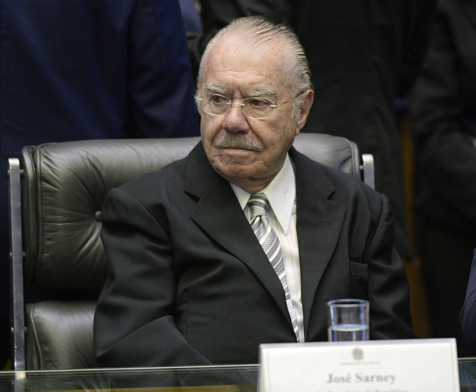 Expresidente José Sarney passa por cirurgia para retirada de sinal em