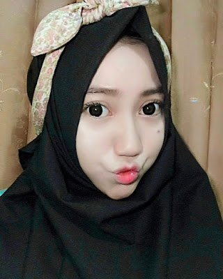 cewek imut dan manis bibir tebal tipis seksi dan manis