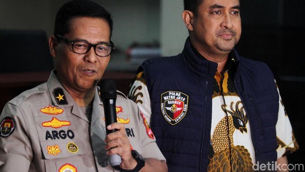 Besok, Polisi Panggil Novel Baswedan Terkait Kasus Penyiraman Air Keras Besok, Polisi Panggil Novel Baswedan Terkait Kasus Penyiraman Air Keras