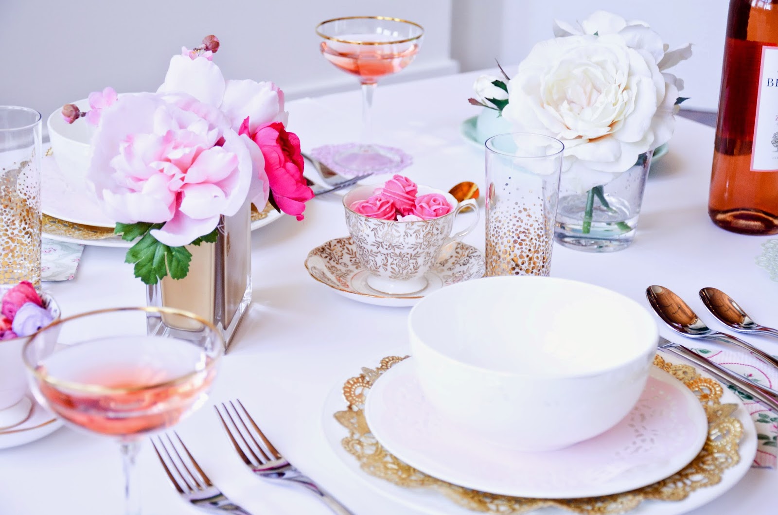 Easter brunch ideas: Pretty pastels and gold accents table scape settings