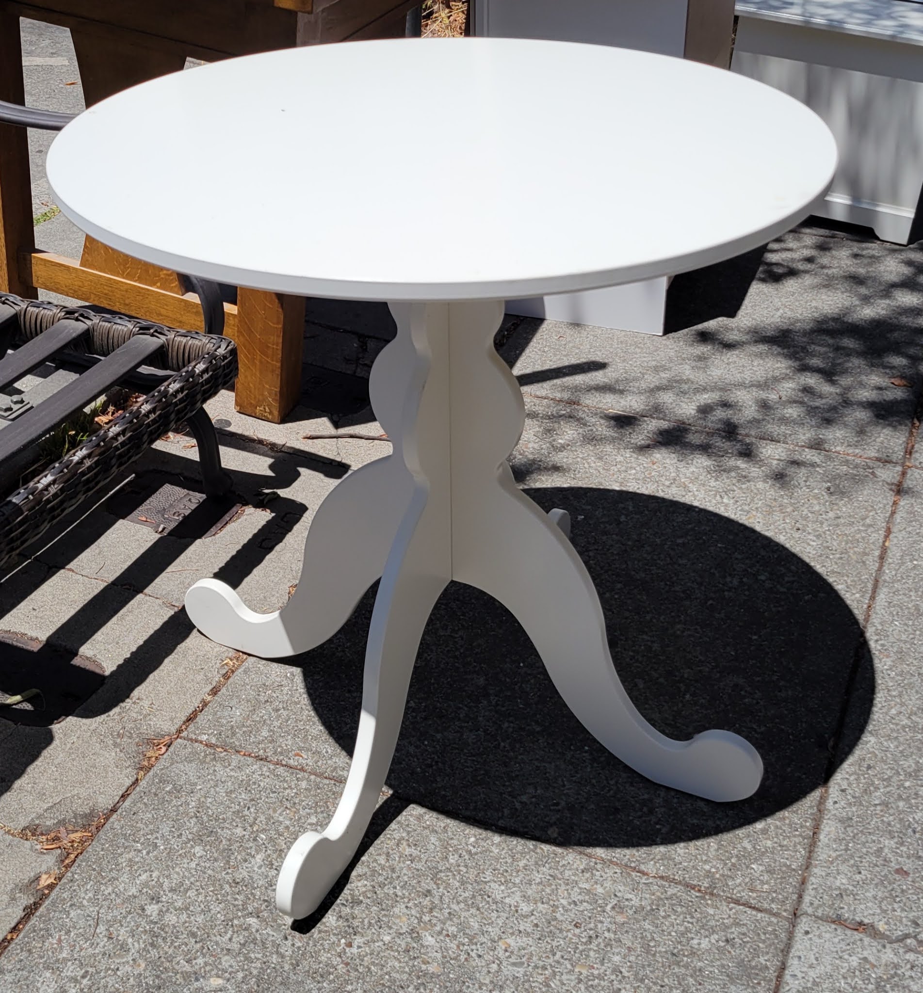 UHURU FURNITURE & COLLECTIBLES SOLD 106653 White Round Bistro Sized