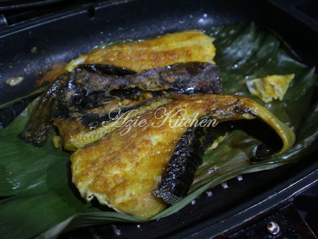 Ikan Pari Bakar Dengan Air Asam Pencicah