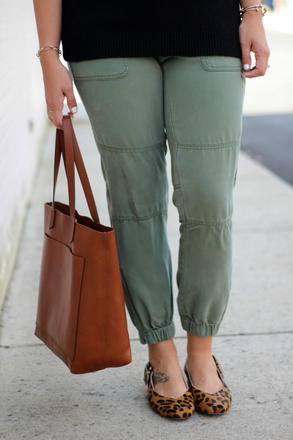 how to dress for fall, loft sweater, loft cargo pants, madewell tote, north carolina blogger, style on a budget