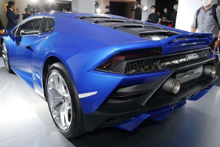 Lamborghini Huracan EVO RWD tại Hồng Kông rẻ hơn Thái 3 tỷ đồng