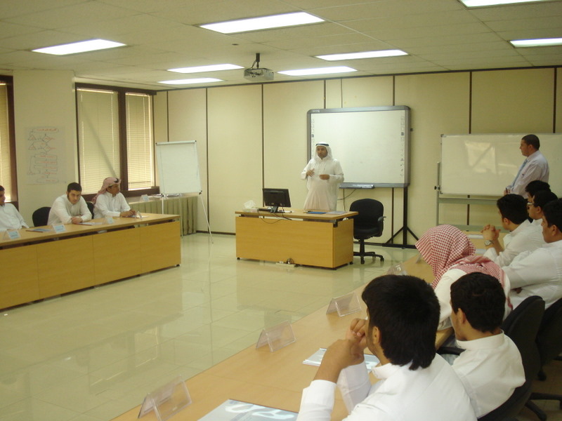 الثانوية بنين الريان رجال أعمال المستقبل بالمرحلة في زيارة للغرفة